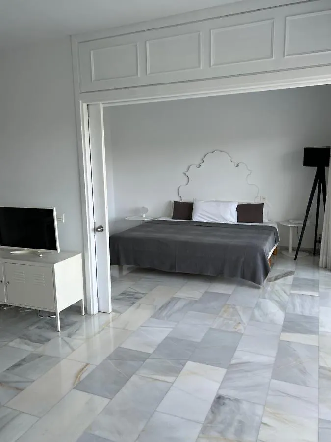 Little Treasure Near The Beach Marbella Espanha